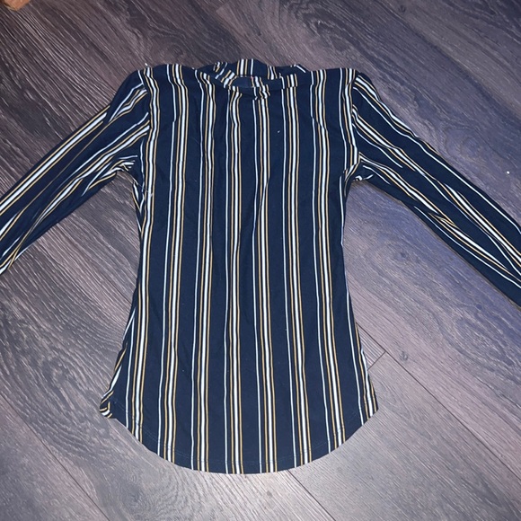 no boundaries striped blouse with attached necklace - Picture 2 of 2